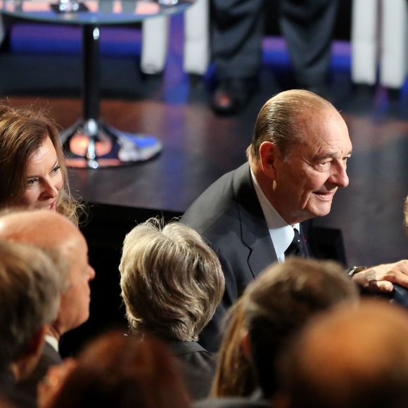 Nous adressons toutes nos condoléances à sa famille. 

Valerie Trierweiler, Jacques et Bernadette Chirac - Cérémonie de remise du Prix pour la prévention des conflits de la Fondation Chirac au Musée du quai Branly. Paris, le 21 Novembre 2013