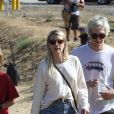 Emma Roberts et Evan Peters à Malibu, le 2 septembre 2018.