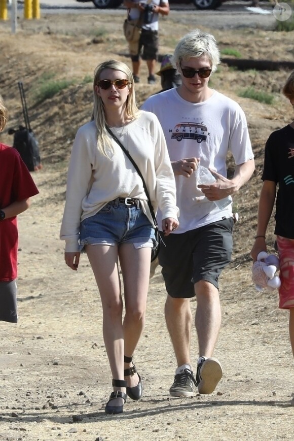 Emma Roberts et Evan Peters à Malibu, le 2 septembre 2018.