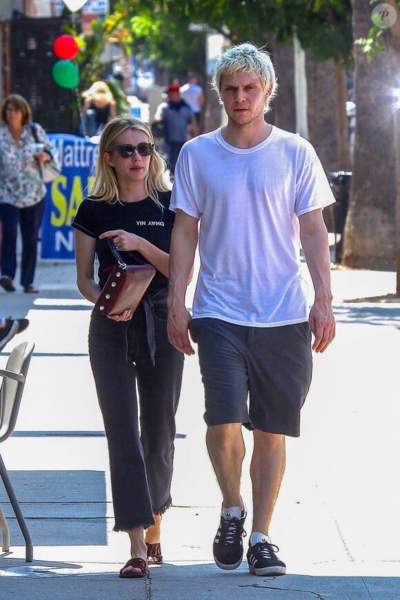 Emma Roberts et Evan Peters à Los Angeles, le 4 août 2018.