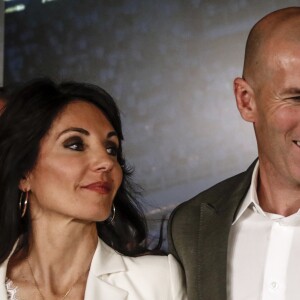 Le nouvel entraîneur du Real Madrid Zinedine Zidane et sa femme Véronique après la conférence de presse au stade Santiago Bernabeu à Madrid, Espagne, le 11 mars 2019.