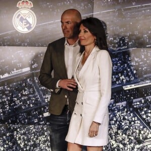 Le nouvel entraîneur du Real Madrid Zinedine Zidane et sa femme Véronique après la conférence de presse au stade Santiago Bernabeu à Madrid, Espagne, le 11 mars 2019.