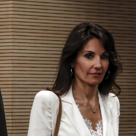 Le nouvel entraîneur du Real Madrid Zinedine Zidane et sa femme Véronique arrivent à la conférence de presse au stade Santiago Bernabeu à Madrid, Espagne, le 11 mars 2019.