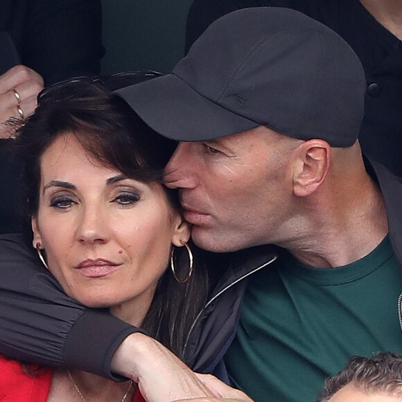 Zinédine Zidane et sa femme Véronique dans les tribunes des Internationaux de France de Tennis de Roland Garros à Paris, le 10 juin 2018. © Dominique Jacovides - Cyril Moreau/Bestimage