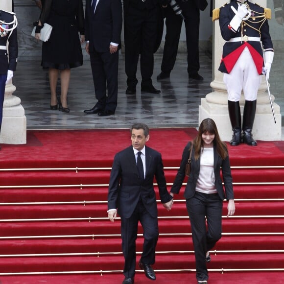 Archives - François Hollande, Nicolas Sarkozy, Valérie Trierweiler, Carla Bruni-Sarkozy - Cérémonie de passation de pouvoir entre Nicolas Sarkozy et François Hollande au palais de l'Elysée à Paris. Le 15 mai 2012