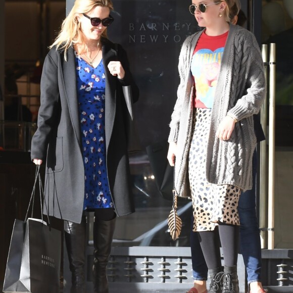 Exclusif - Reese Witherspoon et sa fille Ava Phillippe font du shopping chez Barneys New York dans le quartier de Beverly Hills à Los Angeles le 8 janvier 2019.