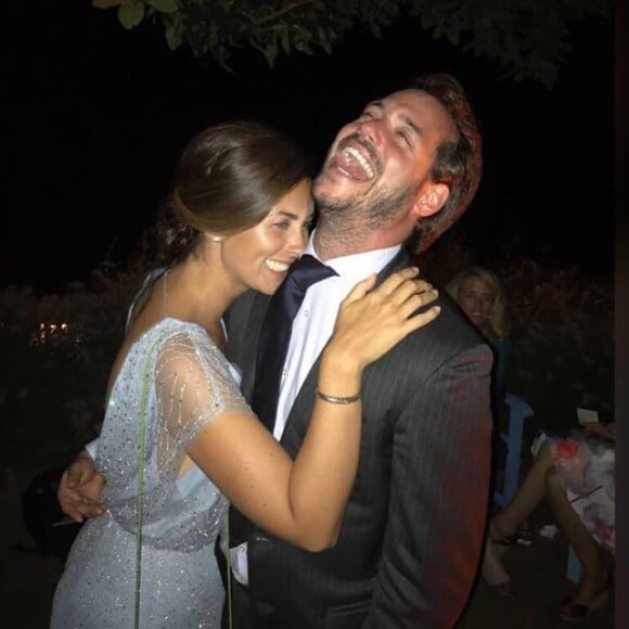 La princesse Claire de Luxembourg euphorique dans les bras du prince Felix, hilare : une photo "feel good" diffusée par la cour grand-ducale pour le 34e anniversaire de Claire, le 21 mars 2019. Instagram.