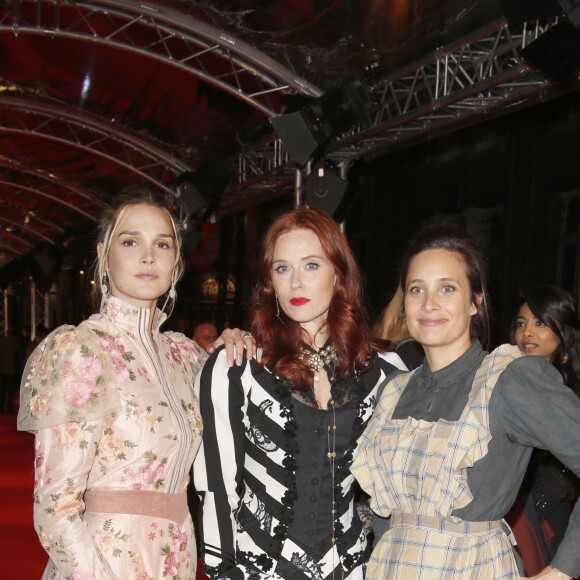 Camille Lou, Audrey Fleurot et Julie de Bona habillées comme dans la série "Le Bazar de la charité", la toute nouvelle série de 8 épisodes de TF1 à la soirée d'ouverture de la 10e édition du Festival Series Mania à Lille le 22 Mars 2019. © Christophe Aubert