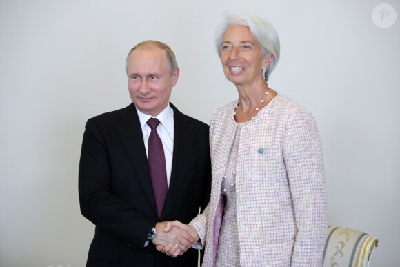 Christine Lagarde, présidente du FMI, reçue par Vladimir Poutine au palais Constantin à Saint-Petersbourg. Le 24 mai 2018.