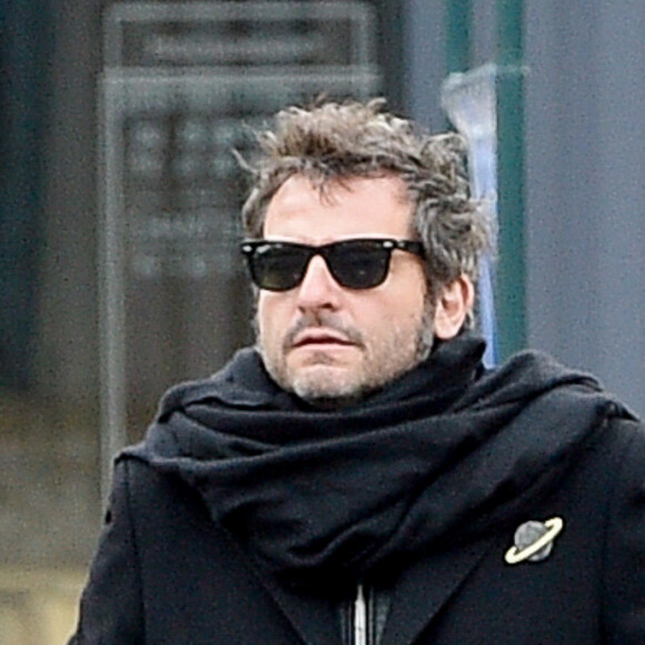 M (Matthieu Chedid) - Sorties de l'église de la Madeleine après les obsèques de Johnny Hallyday à Paris, le 9 décembre 2017. © Coadic Guirec/Bestimage