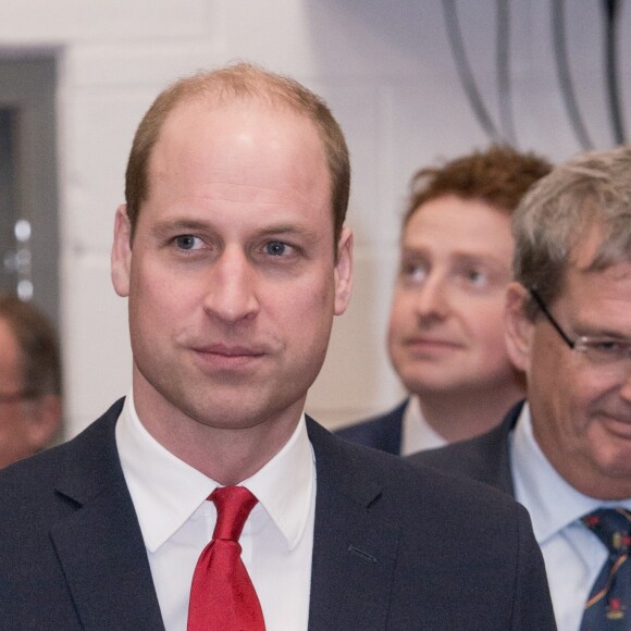Le prince William, duc de Cambridge, inaugure la brasserie Brains à Cardiff avant d'assister au match de rugby Pays de Galles/Irlande, le 16 mars 2019.