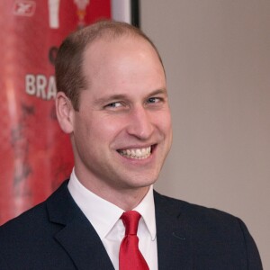 Le prince William, duc de Cambridge, inaugure la brasserie Brains à Cardiff avant d'assister au match de rugby Pays de Galles/Irlande, le 16 mars 2019.
