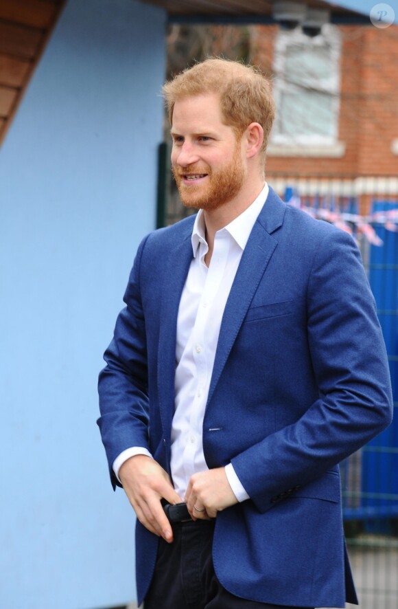 Le prince Harry, duc de Sussex, à l'école primaire catholique Saint Vincent à Acton près de Londres le 20 mars 2019.