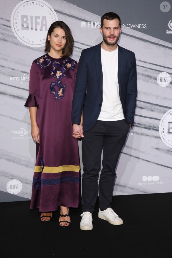 Jamie Dornan et sa femme Amelia Warner au photocall de la soirée "Independent Film Awards 2016" à Londres le 4 décembre 2016.
