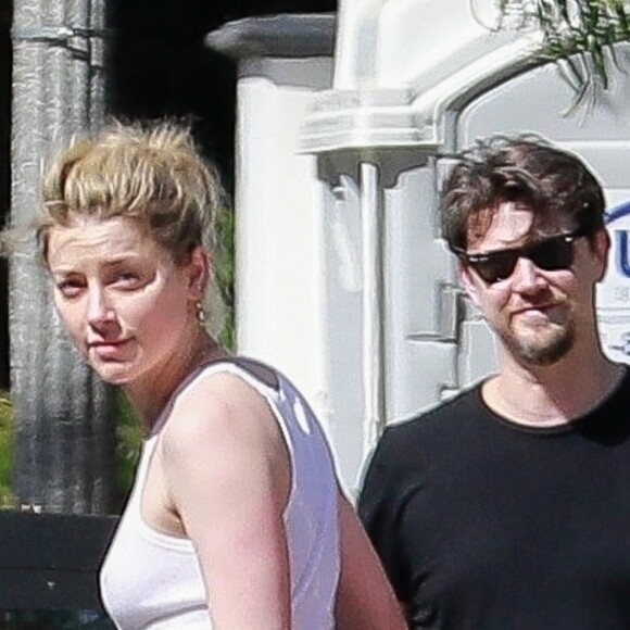 Exclusif - Amber Heard et son compagnon Andy Muschietti sont allés rendre visite à des amis à Los Angeles, le 30 mars 2019.