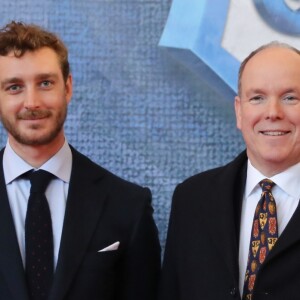 Le prince Albert II de Monaco et Pierre Casiraghi remettent les prix lors du tournoi Buhurt Prime à Monaco le 16 Février 2019.