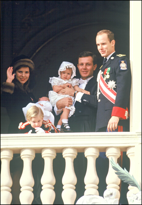 Caroline de Monaco et son mari Stefano Casiragi, leurs enfants Andrea, Charlotte et Pierre, le prince Albert de Monaco en 1987.