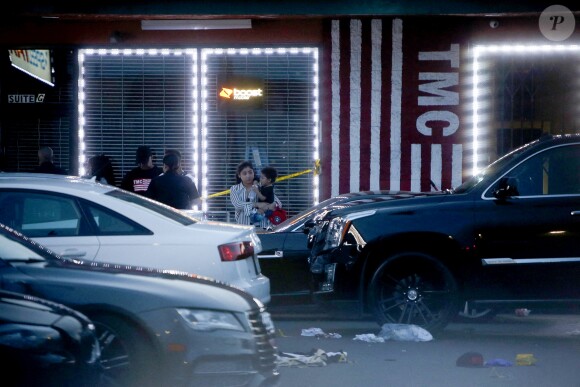 Rassemblement devant le magasin de vêtements The Marathon Clothing, où le rappeur et fondateur de la marque, Nipsey Hussle, a été assassiné. Los Angeles, le 31 mars 2019.