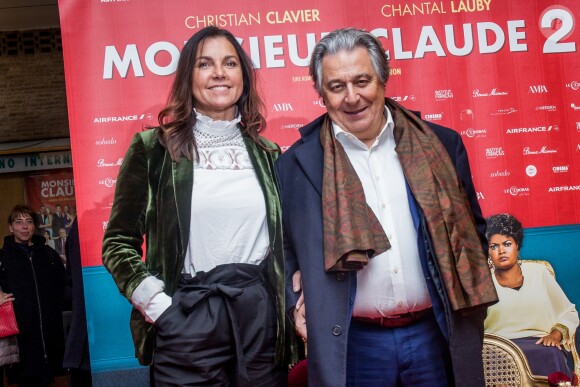Christian Clavier et sa compagne Isabelle de Araujo lors de la première du film "Monsieur Claude 2" (Qu'est-ce qu'on a fait au Bon Dieu 2) à Berlin en Allemagne le 2 avril 2019.