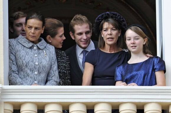 Caroline de Monaco et ses enfants Andrea, Charlotte, Pierre et Alexandra, avec Stephanie de Monaco, au balcon du palais en 2011.