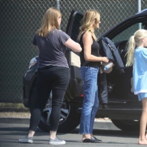 Exclusif - Julia Roberts accompagne ses enfants Hazel, Phinnaeus et Henry à un match de football à Malibu, le 16 septembre 2017.