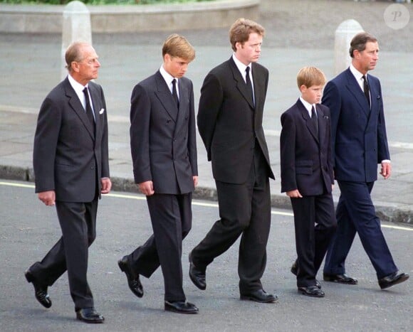 Le prince Philip, le prince Charles et ses fils William et Harry et Earl Spencer lors des funérailles de Lady Di le 6 septembre 1997.