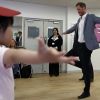 Le prince Harry, duc de Sussex, assiste à un cours de danse classique lors de sa visite au centre YMCA South Ealing à Londres le 3 avril 2019.