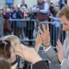 Le prince Harry et Meghan Markle sont accueillis par des enfants lors de leur visite au Brighton Pavilion à Brighton le 3 octobre 2018.