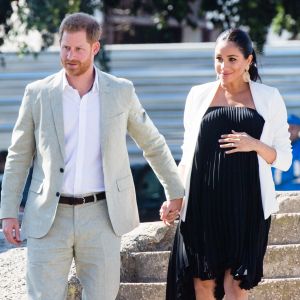 Le prince Harry, duc de Sussex et Meghan Markle, duchesse de Sussex, enceinte, en visite au "Andalusian Gardens" à Rabat lors de leur voyage officiel au Maroc, le 25 février 2019.