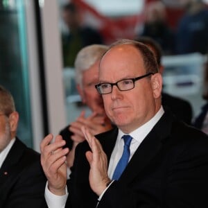 Exclusif - Le prince Albert II de Monaco lors de la remise du prix "Prince Albert II de Monaco / Institut Pasteur" au professeur J.Rocklöv au Yacht Club de Monaco le 28 mars 2019. Dans le cadre de la Monaco Ocean Week, le jeudi 28 mars, S.A.S. le Prince Souverain a remis le prix " Prince Albert II de Monaco – Institut Pasteur " au Professeur Joacim Rocklöv. Ce Prix récompense un chercheur qui a particulièrement contribué à l'étude de l'impact des changements environnementaux sur la Santé Humaine. Il s'inscrit dans l'accord-cadre signé entre l'Institut Pasteur, la Fondation Prince Albert II de Monaco et le Gouvernement Princier le 21 décembre 2010, prévoyant le financement de projets communs en faveur de la lutte contre les maladies émergentes, l'accès à la formation de scientifiques et des personnels de santé des pays les moins avancés ainsi que l'organisation d'événements scientifiques ou à visée caritative, et en lien avec la protection de l'environnement. Ce Prix, financé par le Gouvernement Princier, fait suite à la Convention qui lie spécifiquement le Centre Scientifique de Monaco, la Fondation Prince Albert II de Monaco et l'Institut Pasteur depuis 2010 autour des conséquences sur la santé humaine des changements environnementaux. De nationalité suédoise, Joacim Rocklöv est Professeur d'Épidémiologie dans la section " Santé Durable " du Département de Santé Publique et de Médecine Clinique de la Faculté de Médecine d'Uméa et Chercheur Associé à l'Institut de Santé Publique de l'Université d'Heidelberg. © Claudia Albuquerque / Bestimage