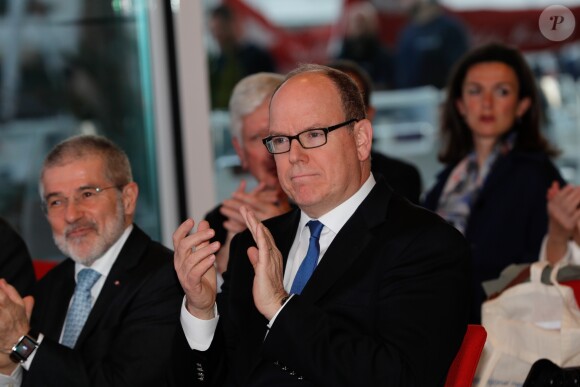 Exclusif - Le prince Albert II de Monaco lors de la remise du prix "Prince Albert II de Monaco / Institut Pasteur" au professeur J.Rocklöv au Yacht Club de Monaco le 28 mars 2019. Dans le cadre de la Monaco Ocean Week, le jeudi 28 mars, S.A.S. le Prince Souverain a remis le prix " Prince Albert II de Monaco – Institut Pasteur " au Professeur Joacim Rocklöv. Ce Prix récompense un chercheur qui a particulièrement contribué à l'étude de l'impact des changements environnementaux sur la Santé Humaine. Il s'inscrit dans l'accord-cadre signé entre l'Institut Pasteur, la Fondation Prince Albert II de Monaco et le Gouvernement Princier le 21 décembre 2010, prévoyant le financement de projets communs en faveur de la lutte contre les maladies émergentes, l'accès à la formation de scientifiques et des personnels de santé des pays les moins avancés ainsi que l'organisation d'événements scientifiques ou à visée caritative, et en lien avec la protection de l'environnement. Ce Prix, financé par le Gouvernement Princier, fait suite à la Convention qui lie spécifiquement le Centre Scientifique de Monaco, la Fondation Prince Albert II de Monaco et l'Institut Pasteur depuis 2010 autour des conséquences sur la santé humaine des changements environnementaux. De nationalité suédoise, Joacim Rocklöv est Professeur d'Épidémiologie dans la section " Santé Durable " du Département de Santé Publique et de Médecine Clinique de la Faculté de Médecine d'Uméa et Chercheur Associé à l'Institut de Santé Publique de l'Université d'Heidelberg. © Claudia Albuquerque / Bestimage