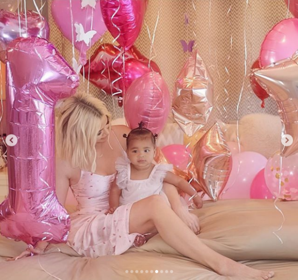 Khloé Kardashian fête les 1 an de sa petite fille True sur Instagram, le 12 avril 2019.