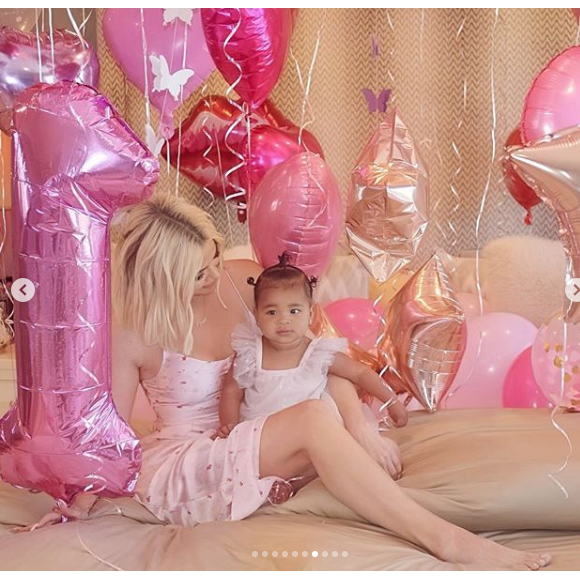 Khloé Kardashian fête les 1 an de sa petite fille True sur Instagram, le 12 avril 2019.