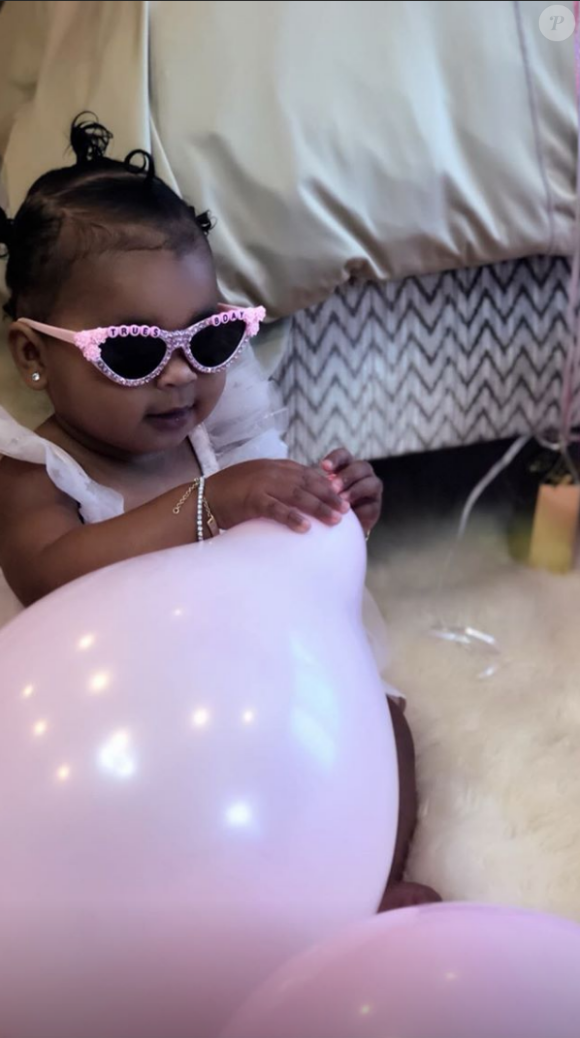 Khloé Kardashian fête les 1 an de sa petite fille True sur Instagram, le 12 avril 2019.