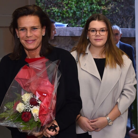 La princesse Stéphanie de Monaco fait une distribution de cadeaux aux séniors monégasques avec sa fille Camille Gottlieb au foyer Rainier III, à Monaco, le 18 novembre 2017. © Bruno Bebert/Bestimage