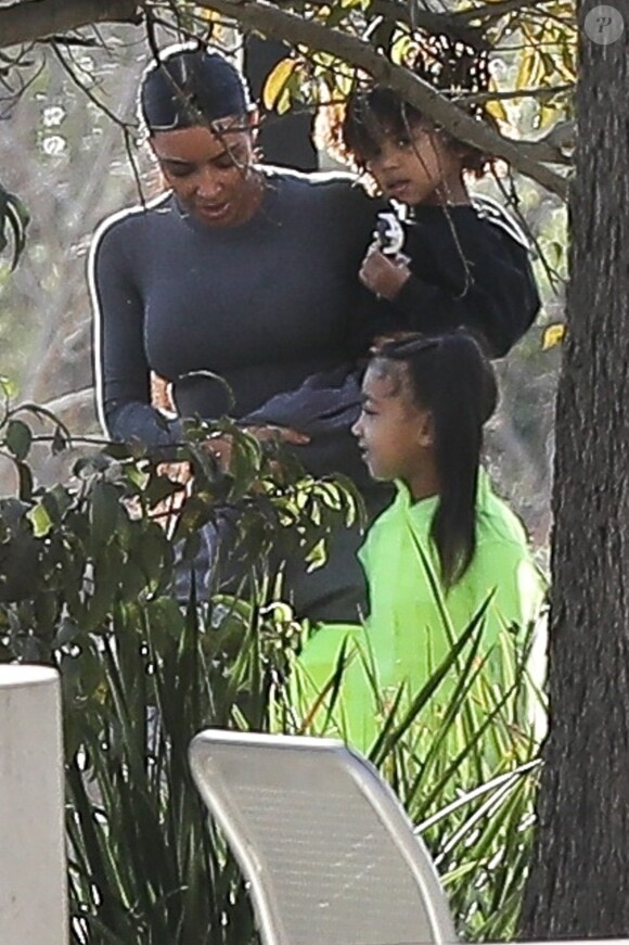 Exclusif - Kim Kardashian passe la journée avec ses enfants North West et Saint West à Los Angeles, le 28 janvier 2019.