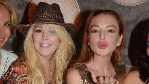 Lindsay Lohan : Sa mère Dina larguée par son chéri qu'elle n'a jamais vu