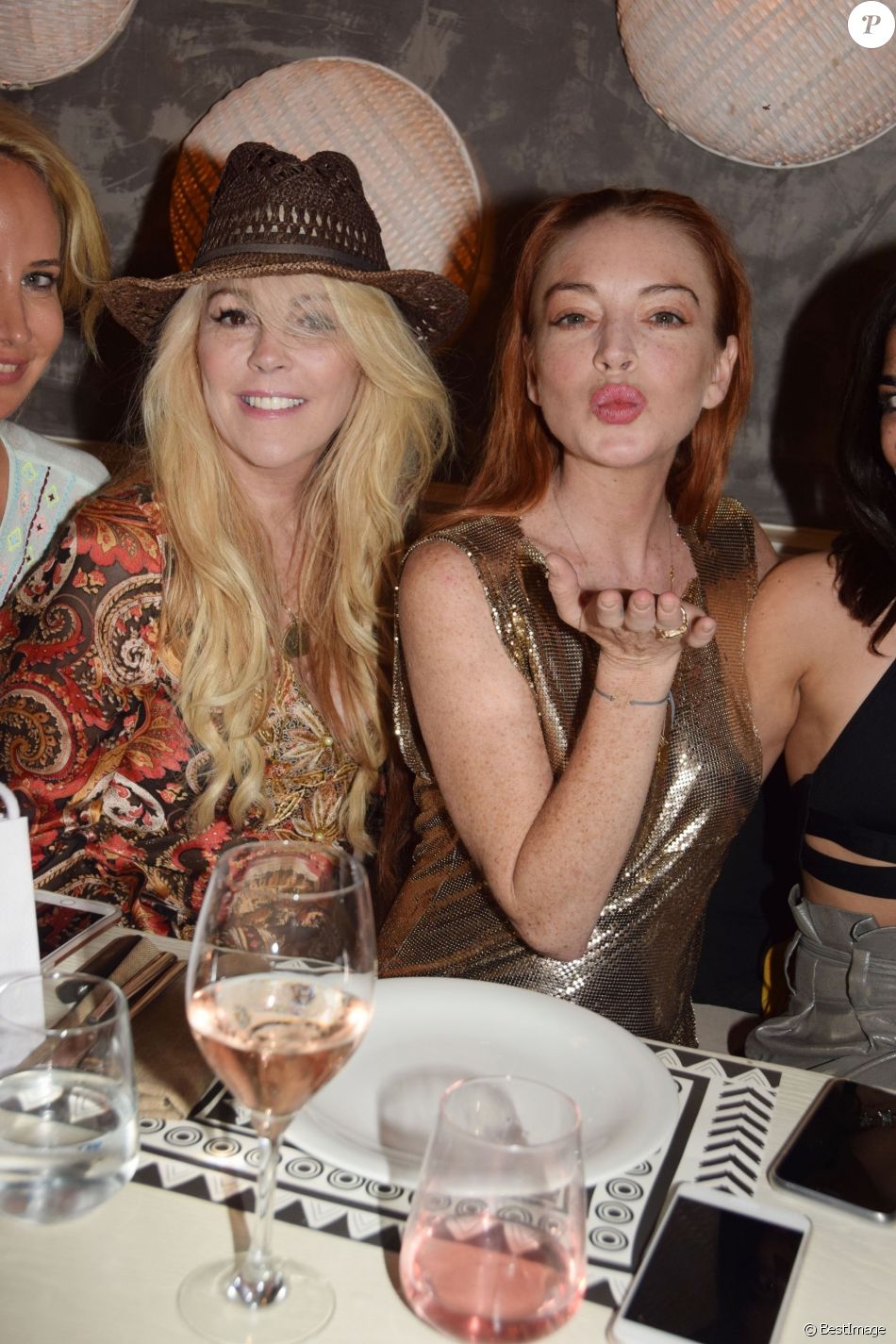Exclusif - Lindsay Lohan fête son 32ème anniversaire avec famille et
