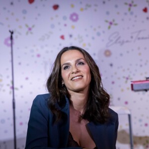 Exclusif - La chanteuse et artiste Elisa Tovati, illustratrice du produit-partage CLARINS 2019, fait l'amitié au Groupe Clarins d'un showcase exceptionnel au siège à Paris. Le 15 avril 2019 © Cyril Moreau / Bestimage