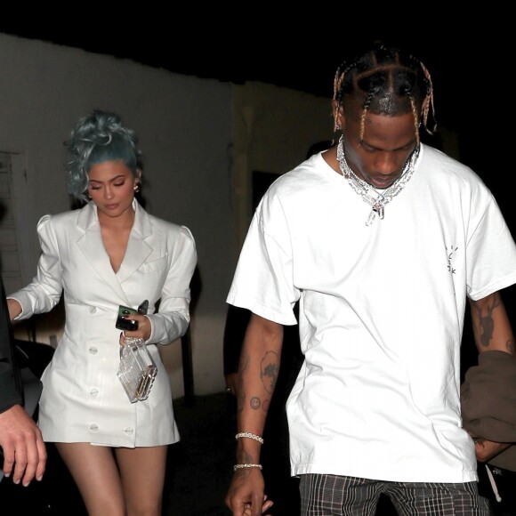 Kylie Jenner et son compagnon Travis Scott à la sortie d'un dîner romantique pour le réveillon du nouvel an à West Hollywood, Los Angeles, Californie, Etats-Unis, le 31 décembre 2018.  TV personality Kylie Jenner and her boyfriend, rapper Travis Scott, were seen enjoying a romantic New Year's Eve dinner outing in West Hollywood.31/12/2018 - Los Angeles