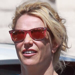 Exclusif - Britney Spears semble avoir un problème de dents. Elle s'est rendue à un rendez-vous chez son dentiste. En chemin, elle n'arrêtait pas de toucher ses dents avec sa langue. Une dent semble d'ailleurs particulièrement plus blanche que les autres et a l'air désaxée. Los Angeles, le 27 septembre 2018.