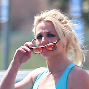 Exclusif -  Britney Spears semble avoir un problème de dents. Elle s'est rendue à un rendez-vous chez son dentiste. En chemin, elle n'arrêtait pas de toucher ses dents avec sa langue. Une dent semble d'ailleurs particulièrement plus blanche que les autres et a l'air désaxée. Los Angeles, le 27 septembre 2018.