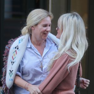 Laeticia Hallyday, Sébastien Farran, Isabelle Camus ont déjeuné ensemble au restaurant Joia de Hélène Darroze à Paris. Le 8 octobre 2018.