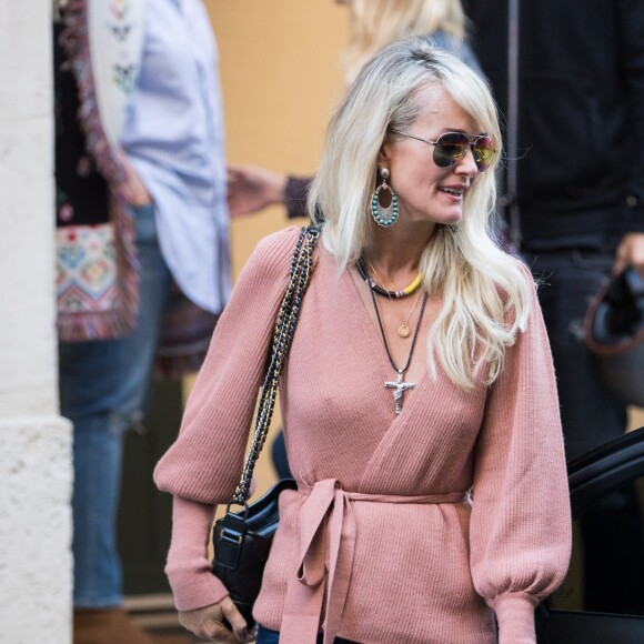 Laeticia Hallyday, Sébastien Farran, Isabelle Camus ont déjeuné ensemble au restaurant Joia de Hélène Darroze à Paris. Le 8 octobre 2018.