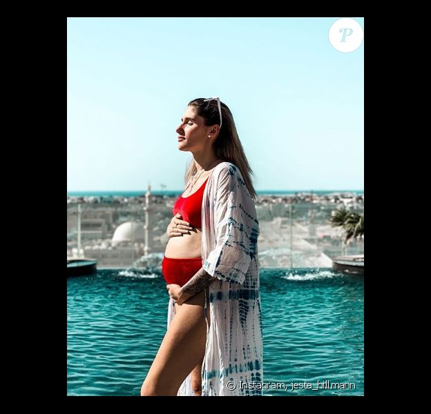 Jesta de "Koh-Lanta" enceinte et divine en bikini, à Dubaï - Instagram, 8 février 2019