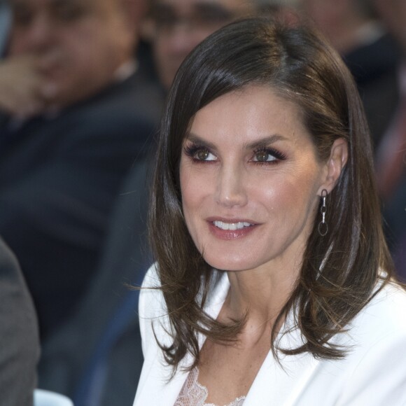 La reine Letizia d'Espagne le 25 avril 2019 lors de la cérémonie de remise des prix de littérature jeunesse El Barco de Vapor et Gran Angular respectivement à Beatriz Osés et Andrés Guerrero à la Real Casa de Correos (La Maison de la Poste) à Madrid.