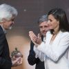 La reine Letizia d'Espagne le 25 avril 2019 lors de la cérémonie de remise des prix de littérature jeunesse El Barco de Vapor et Gran Angular respectivement à Beatriz Osés et Andrés Guerrero à la Real Casa de Correos (La Maison de la Poste) à Madrid.