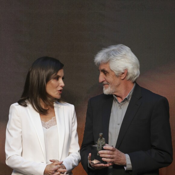 La reine Letizia d'Espagne le 25 avril 2019 lors de la cérémonie de remise des prix de littérature jeunesse El Barco de Vapor et Gran Angular respectivement à Beatriz Osés et Andrés Guerrero à la Real Casa de Correos (La Maison de la Poste) à Madrid.