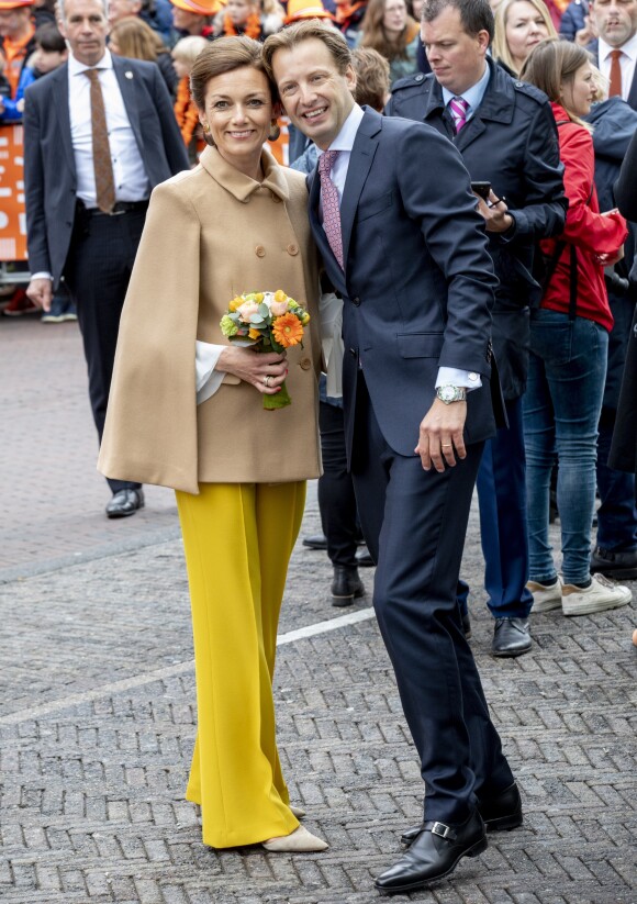 Le prince Floris et sa femme la princesse Aimee lors des célébrations du King's Day à Amsfoort le 27 avril 2019 pour les 52 ans du roi Willem-Alexander des Pays-Bas.