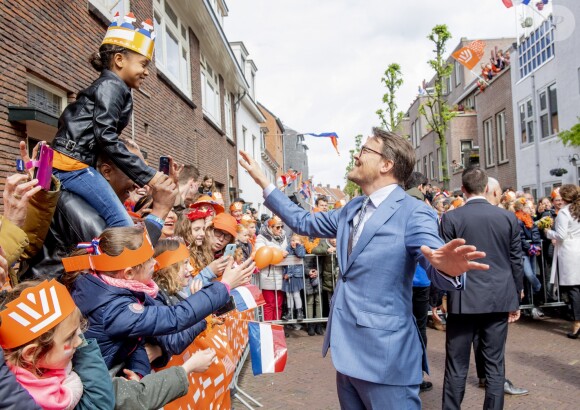 Le prince Constantijn avec le public lors des célébrations du King's Day à Amsfoort le 27 avril 2019 pour les 52 ans du roi Willem-Alexander des Pays-Bas.